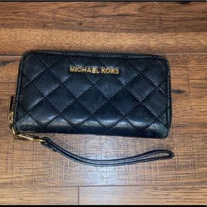 Micheal kors black clutch
